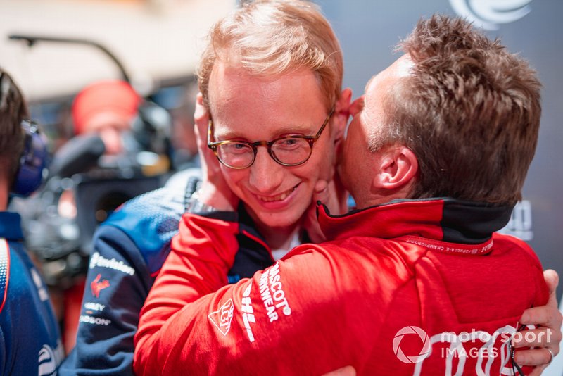 Sylvain Filippi, Managing Director, Envision Virgin Racing congratulated by Allan McNish, Team Principal, Audi Sport Abt Schaeffler