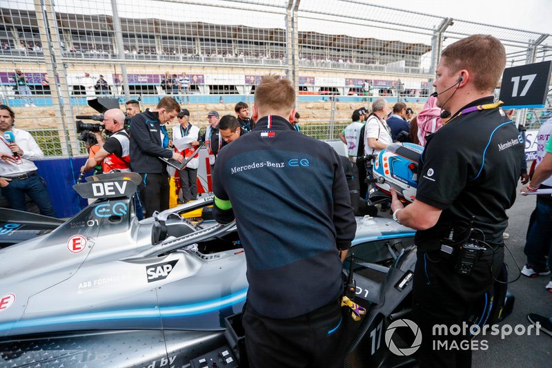 Nyck De Vries, Mercedes Benz EQ, EQ Silver Arrow 01 on the grid