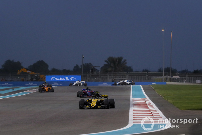 Carlos Sainz Jr., Renault Sport F1 Team R.S. 18, Pierre Gasly, Scuderia Toro Rosso STR13 y Fernando Alonso, McLaren MCL33