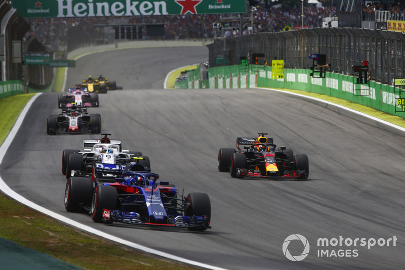 Pierre Gasly, Toro Rosso STR13 Honda, Daniel Ricciardo, Red Bull Racing RB14 Tag Heuer, y Marcus Ericsson, Sauber C37 Ferrari.
