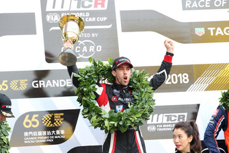 Podyum: Yarış galibi Esteban Guerrieri, ALL-INKL.COM Münnich Motorsport Honda Civic Type R TCR