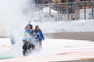 Alex Marquez, Marc VDS, donut yapıyor