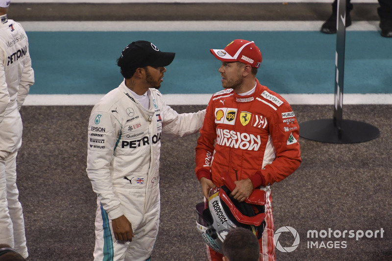 Lewis Hamilton, Mercedes AMG F1 y Sebastian Vettel, Ferrari en Parc Ferme