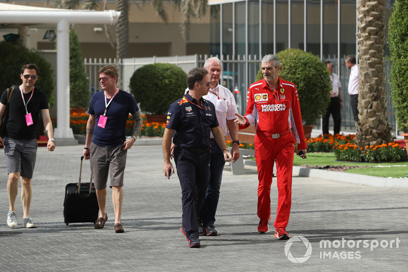 Керівник Red Bull Racing Крістіан Хорнер, керівник Ferrari Мауріціо Аррівабен