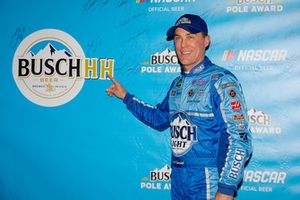 Pole sitter Kevin Harvick, Stewart-Haas Racing, Ford Fusion Busch Light