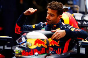 Daniel Ricciardo, Red Bull Racing RB14, climbs into the cockpit of his car