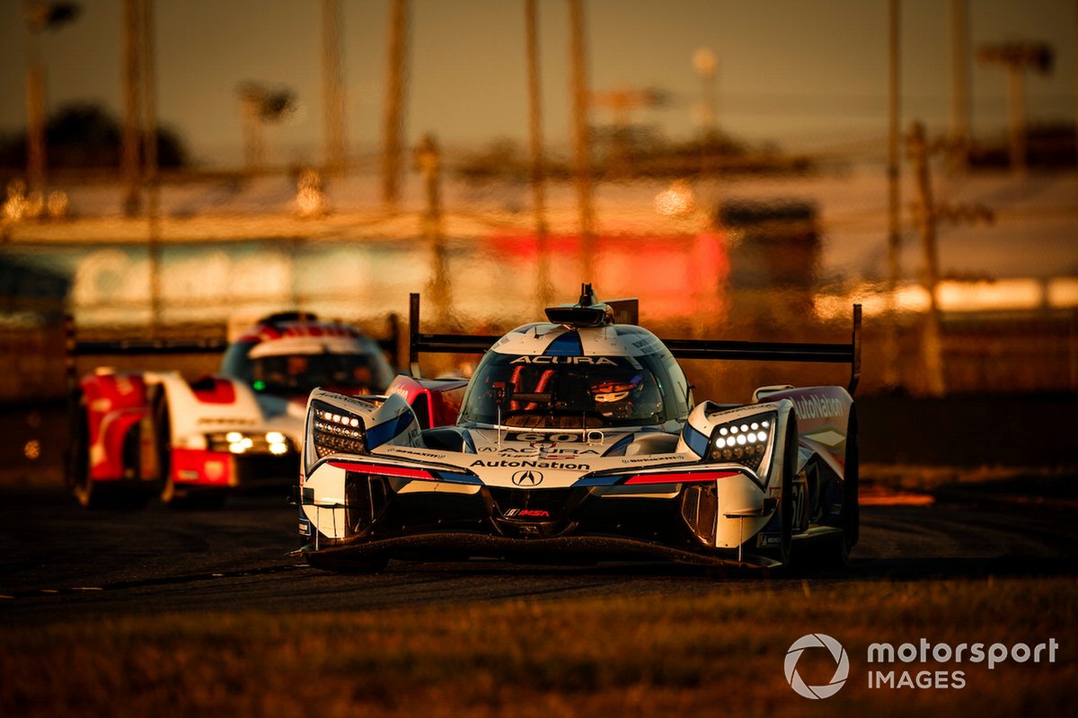 #60 Meyer Shank Racing W/Curb-Agajanian, Acura ARX-06, GTP: Colin Braun, Tom Blomqvist, #963 Porsche Penske Motorsport, Porsche 963, GTP: Dane Cameron, Felipe Nasr, Matt Campbell