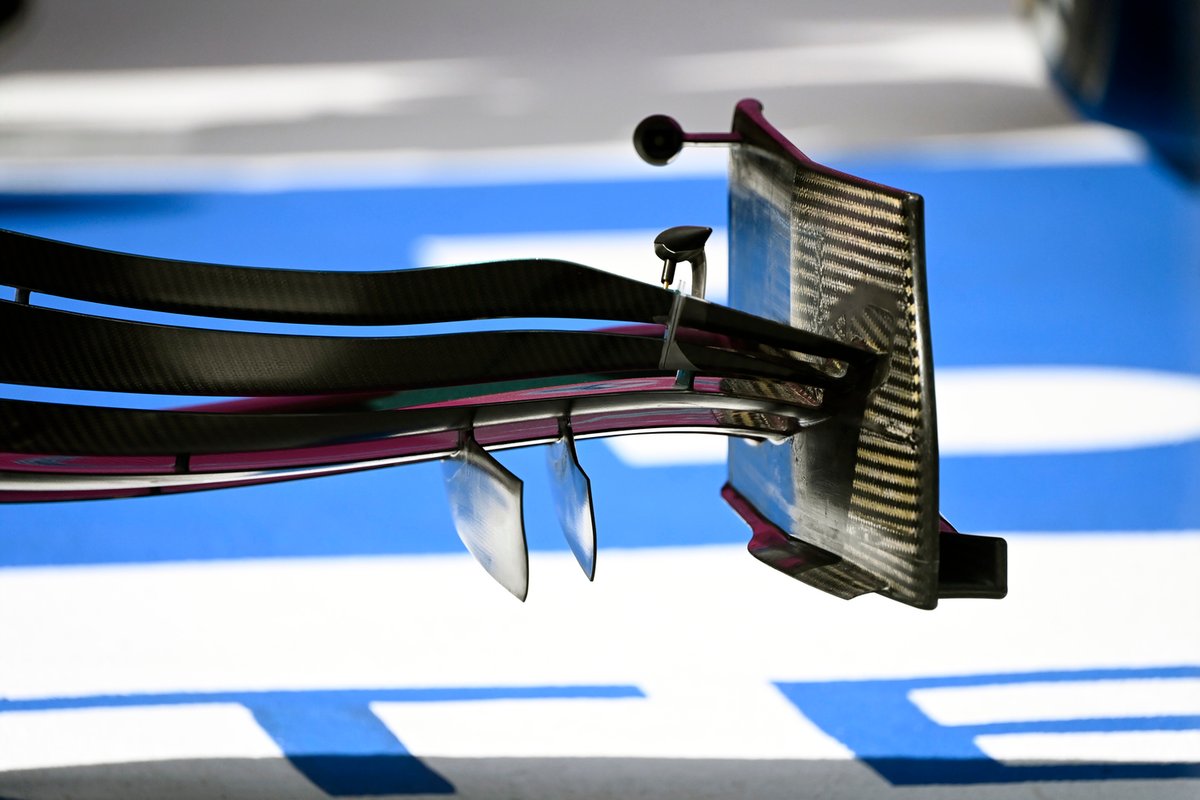 Детали переднего антикрыла Aston Martin AMR21