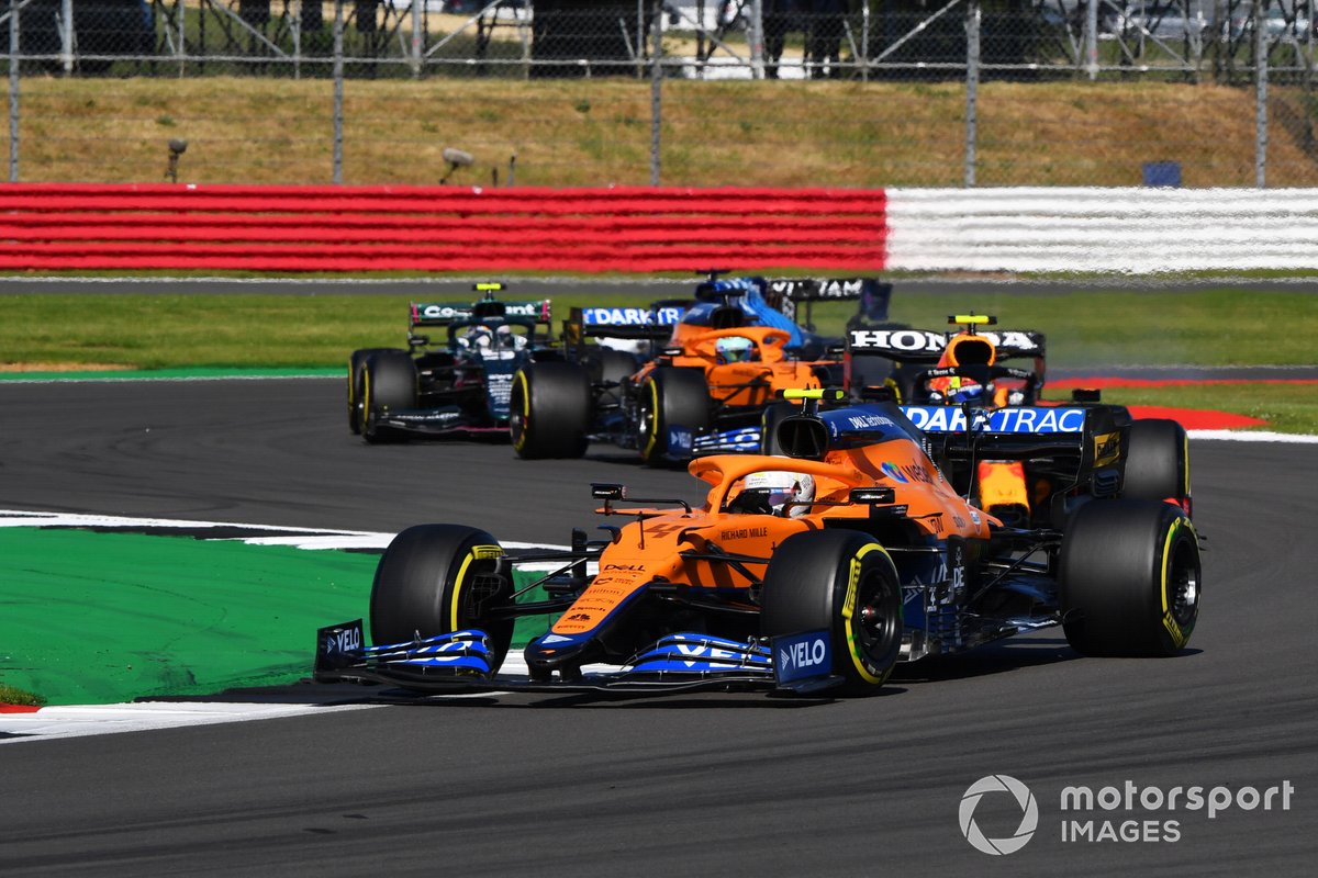 Lando Norris, McLaren MCL35M, Sergio Perez, Red Bull Racing RB16B, Daniel Ricciardo, McLaren MCL35M