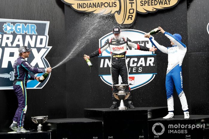 Podio: ganador Rinus VeeKay, Ed Carpenter Racing Chevrolet, segundo Romain Grosjean, Dale Coyne Racing with RWR Honda, y tercero Alex Palou, Chip Ganassi Racing Honda