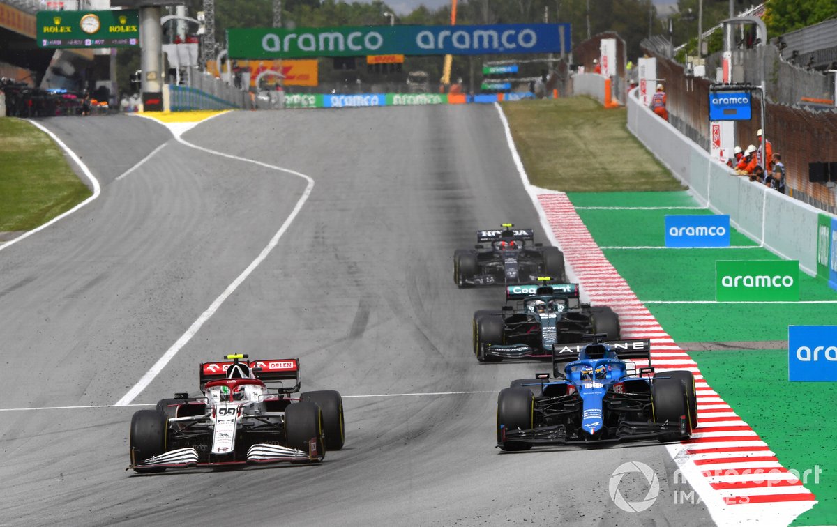 Antonio Giovinazzi, Alfa Romeo Racing C41, Fernando Alonso, Alpine A521, Sebastian Vettel, Aston Martin AMR21, and Pierre Gasly, AlphaTauri AT02