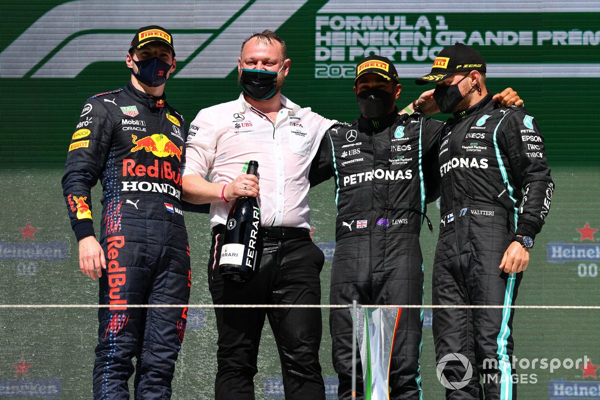 Podio: ganador Lewis Hamilton, Mercedes, segundo lugar Max Verstappen, Red Bull Racing y tercer lugar Valtteri Bottas, Mercedes