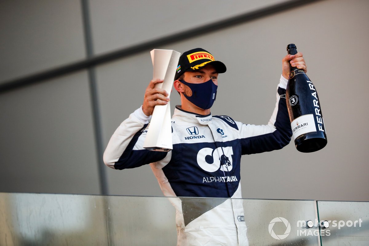 Pierre Gasly, AlphaTauri, 3°posto, festeggia sul podio