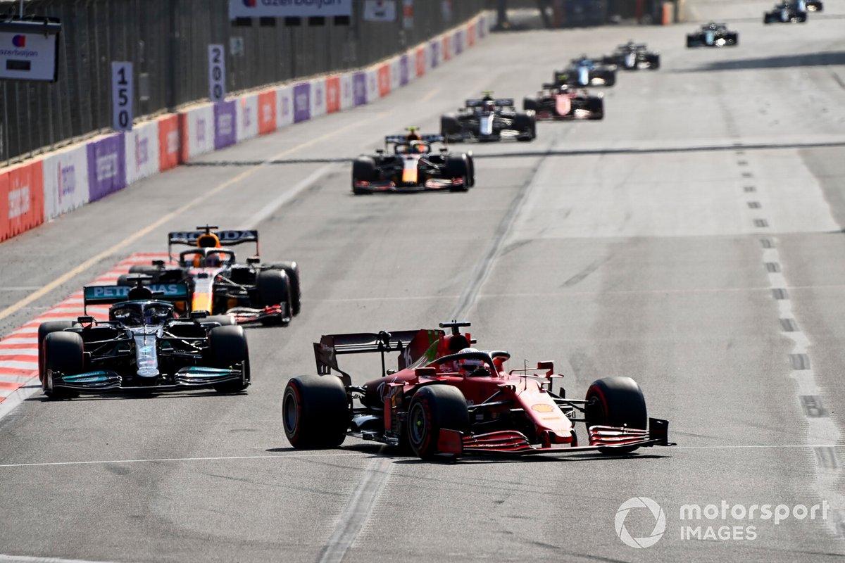 Charles Leclerc, Ferrari SF21, Lewis Hamilton, Mercedes W12, e Max Verstappen, Red Bull Racing RB16B