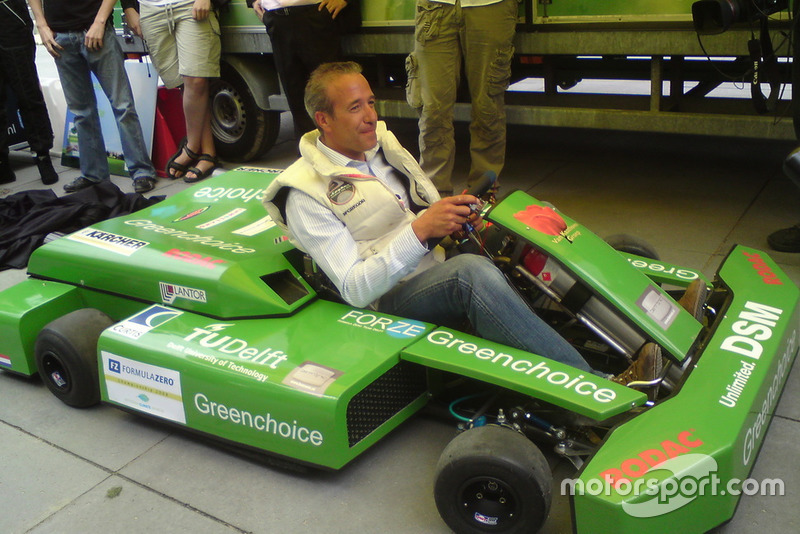 Tim Coronel in waterstofkart van Forze Hydrogen Electric Racing