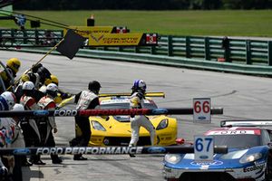 #3 Corvette Racing Chevrolet Corvette C7.R, GTLM - Antonio Garcia, Jan Magnussen pit stop.