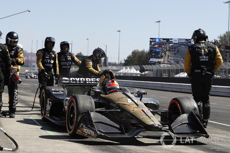 James Hinchcliffe, Schmidt Peterson Motorsports Honda, pit stop