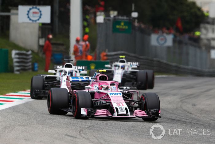 Esteban Ocon, Racing Point Force India VJM11, Lance Stroll, Williams FW41, y Sergey Sirotkin, Williams FW41