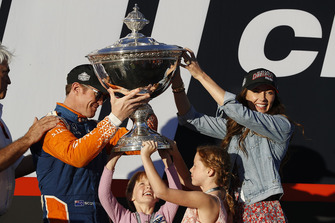 Scott Dixon, Chip Ganassi Racing Honda fête son titre avec sa femme Emma et ses filles Poppy et Tilly