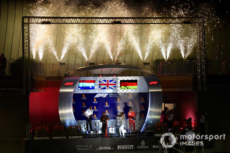 Max Verstappen, Red Bull Racing, Lewis Hamilton, Mercedes AMG F1 y Sebastian Vettel, Ferrari celebran
