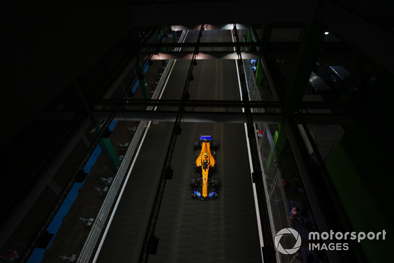 18: Stoffel Vandoorne, McLaren MCL33, 1'39.864