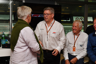 Roger Benoit, Journalist at F1 Hall of Fame with Ross Brawn, Formula One Managing Director of Motorsports and Charlie Whiting, FIA Delegate