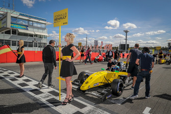 Starting grid, Max Fewtrell, R-Ace GP