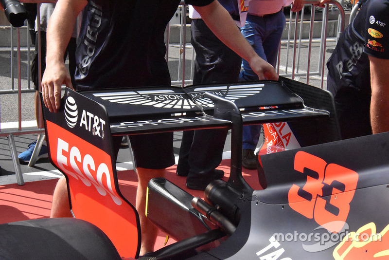 Red Bull Racing RB14 rear wing