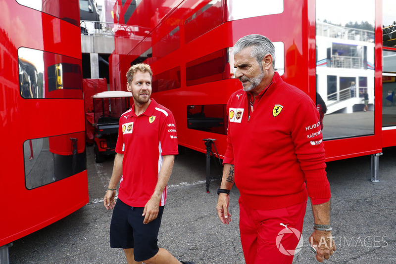 Sebastian Vettel, Ferrari, avec Maurizio Arrivabene, directeur, Ferrari