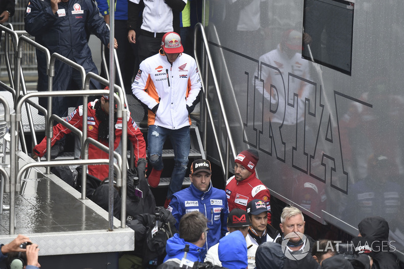 Marc Marquez, Repsol Honda Team, saliendo de la reunión de seguridad