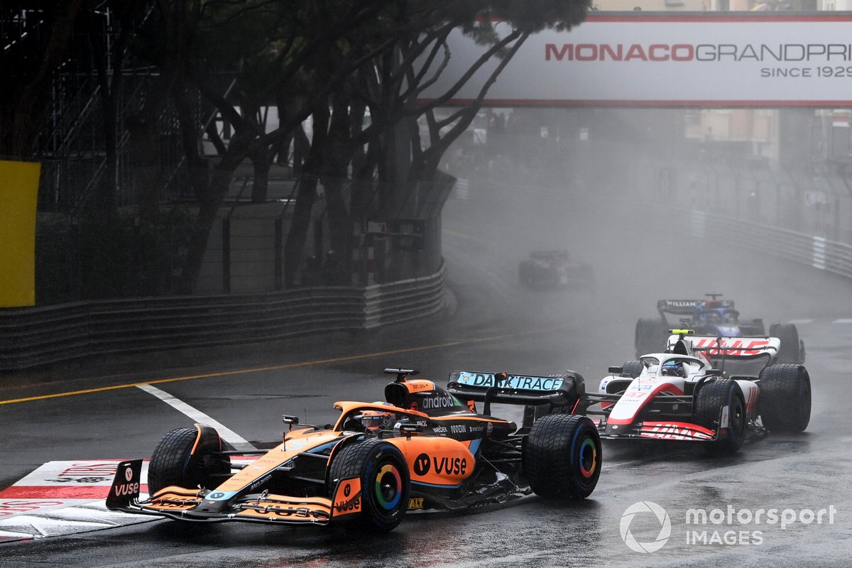 Daniel Ricciardo, McLaren MCL36, Mick Schumacher, Haas VF-22
