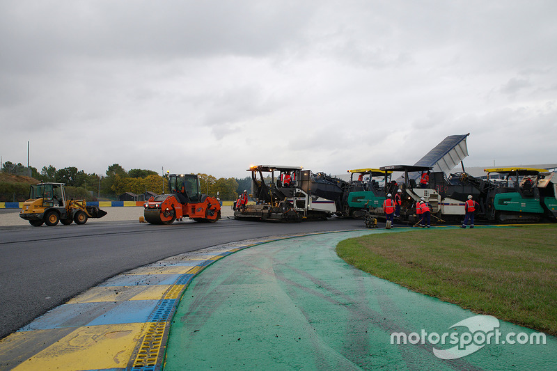 Neuasphaltierung am Bugatti Circuit in Le Mans
