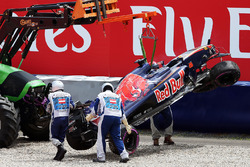 The damaged Scuderia Toro Rosso STR11 of Daniil Kvyat, is craned away after he crashed during qualifying