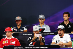 Carlos Sainz Jr., Scuderia Toro Rosso; Pascal Wehrlein, Manor Racing; Jolyon Palmer, Renault Sport F1 Team; Kimi Raikkonen, Ferrari; Lewis Hamilton, Mercedes AMG F1; Fernando Alonso, McLaren