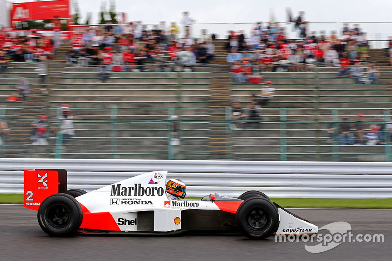 Stoffel Vandoorne,tercer piloto, McLaren F1 Team conduce el 1989 McLaren MP4/5 de Alain Prost