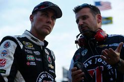 Kevin Harvick y jefe Rodney Childers, del equipo Stewart-Haas Racing Chevrolet