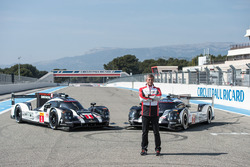 Fritz Enzinger, Head of Department LMP1 Porsche Team with the 2016 Porsche 919 Hybrid