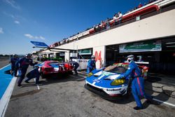 #66 Ford Chip Ganassi Racing Team UK Ford GT: Billy Johnson, Stefan Mücke, Olivier Pla en #67 Ford C