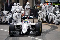 Felipe Massa, Williams FW38 makes a pit stop