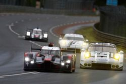 #8 Audi Sport Team Joest Audi R18 e-tron quattro: Lucas di Grassi, Loic Duval, Oliver Jarvis