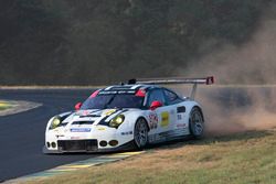 #912 Porsche Team North America Porsche 911 RSR: Earl Bamber, Frédéric Makowiecki