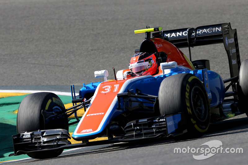 Esteban Ocon começou com o pé esquerdo na Manor. Com a 16ª posição, Pascal Wehrlein abre 1 a 0.