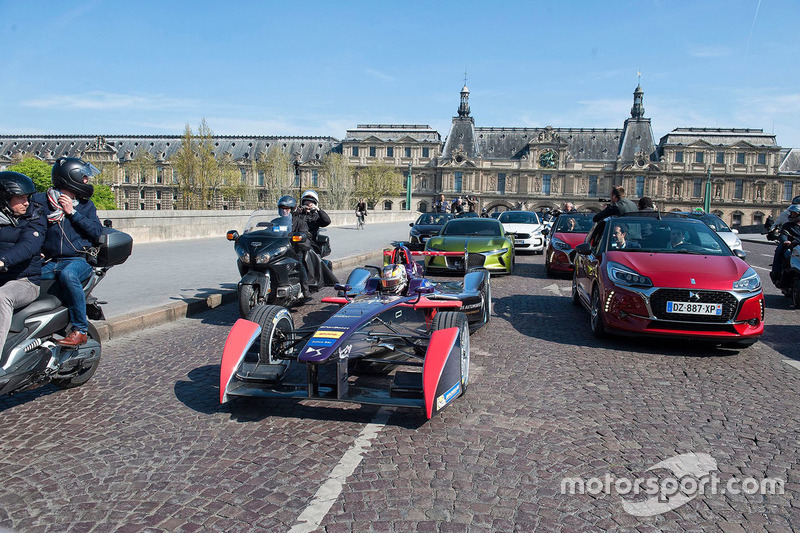Jean-Eric Vergne cruza el Sena