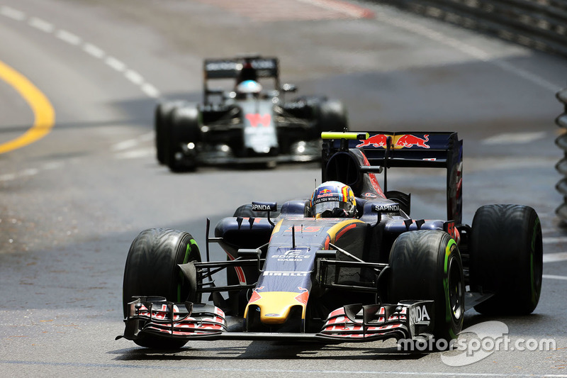 Carlos Sainz Jr, Scuderia Toro Rosso STR11