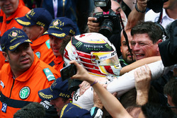 Race winner Lewis Hamilton, Mercedes AMG F1 celebrates with the team at the podium