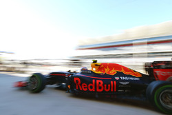 Max Verstappen, Red Bull Racing RB12 s'entraine aux arrêts aux stands