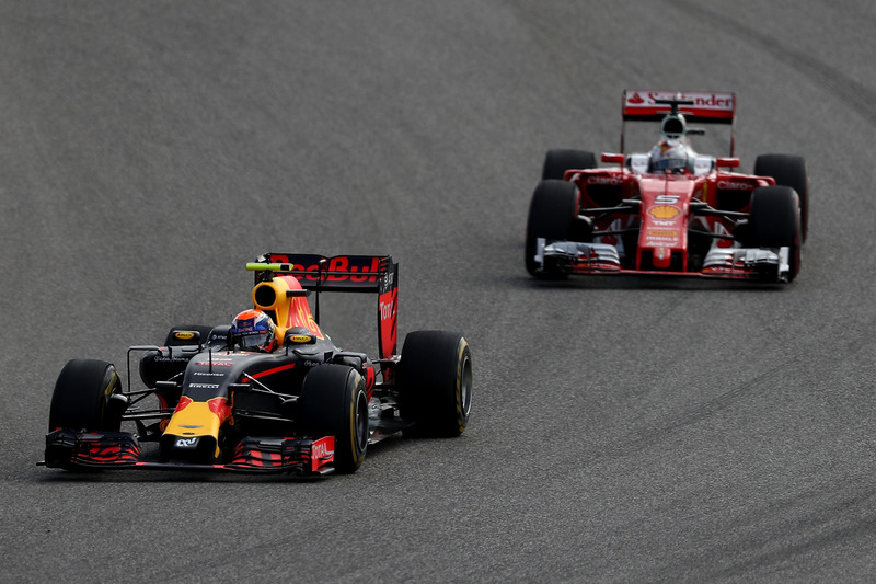 Max Verstappen, Red Bull Racing RB12 , Sebastian Vettel, Ferrari SF16-H