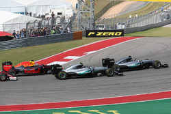 Lewis Hamilton, Mercedes AMG F1 W07 leads Nico Rosberg, Mercedes AMG Petronas F1 W07 and Daniel Ric