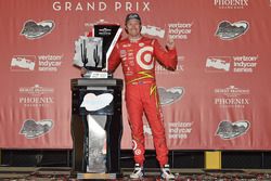 Race winner Scott Dixon, Chip Ganassi Racing Chevrolet