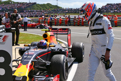Jenson Button, McLaren with Max Verstappen, Red Bull Racing RB12 in parc ferme